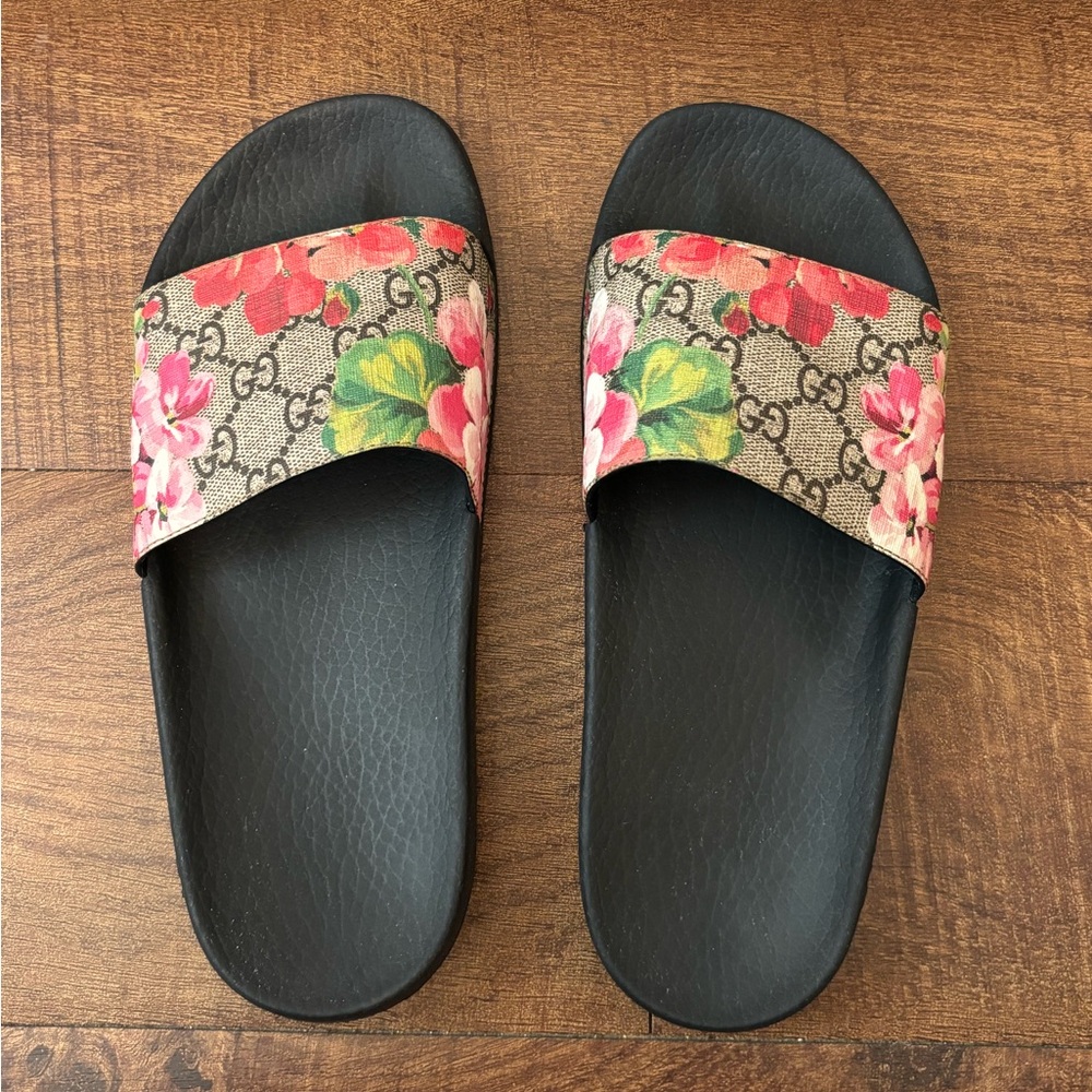 Gucci Women’s Pool Slides Sandals